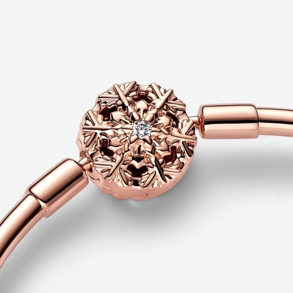 Pandora Moments Sparkling Snowflake Clasp Bangle In Rose Gold - Picture 5 of 13